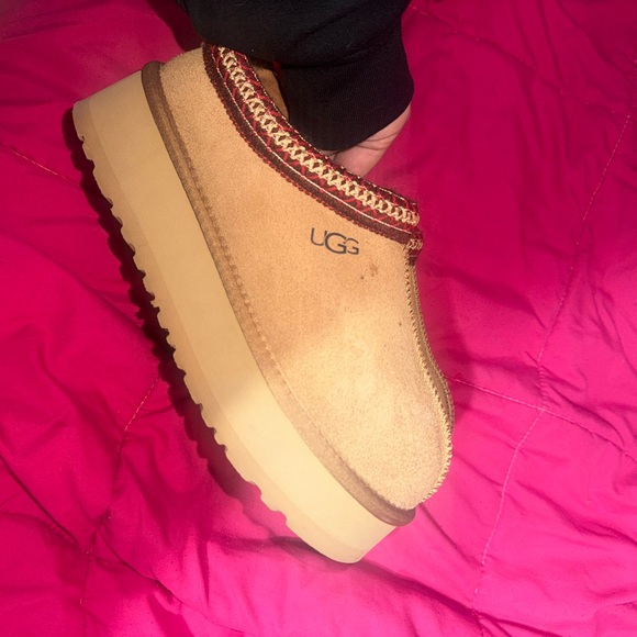 UGG Women\'s Brown Platform Shoes
